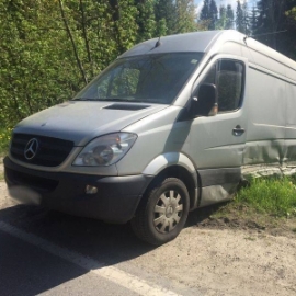 Uderzyła w busa, dachowała i dostała mandat. Kolizja w Mochnaczce Wyżnej