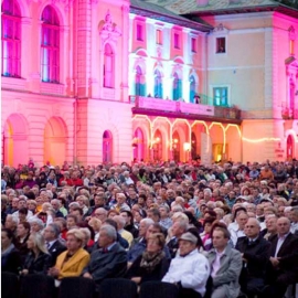 Uśmiechnij się z Kiepurą-koncert plenerowy na deptaku